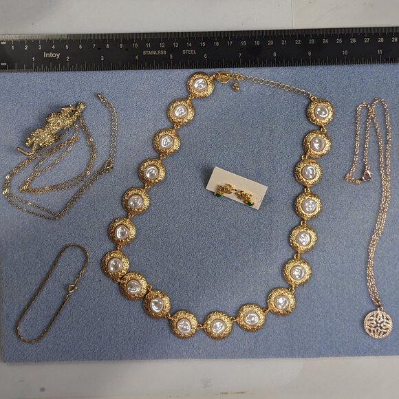 Source Unknown Jewelry - Gold Tone Jewelry Lot Necklaces & Bracelet 5 Piece Lot